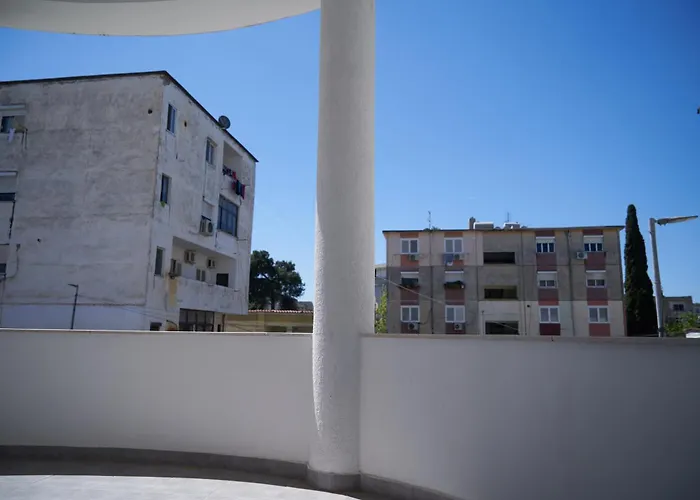 Kalpazo فندق تيرانا