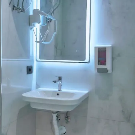 Velor Boutique 3* טיראנה