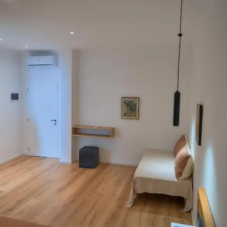 Velor Boutique טיראנה