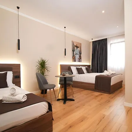 Velor Boutique 3* טיראנה