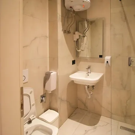 Velor Boutique טיראנה