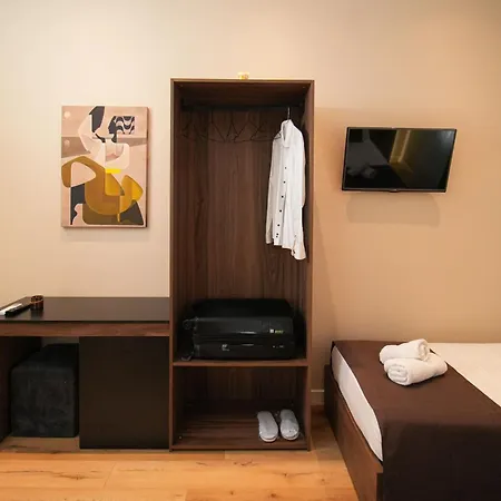 Velor Boutique 3* טיראנה