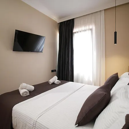 Velor Boutique 3* טיראנה