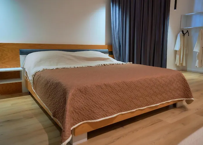 ホテル Kalpazo ティラナ